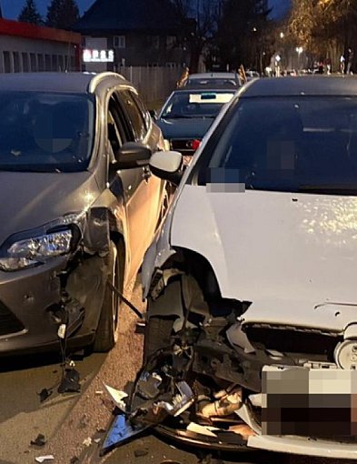 Stłuczka na ul. Klasztornej w Szczecinku. Fiat wymusił pierwszeństwo-51649