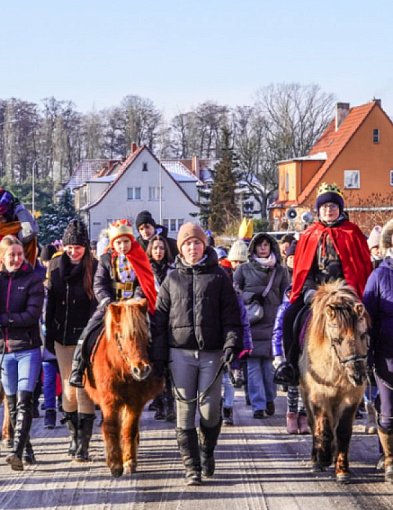 Orszak Trzech Króli przeszedł ulicami Szczecinka-51877