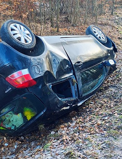 Kolejny wypadek przy wyjeździe ze Szczecinka. Droga znów była śliska