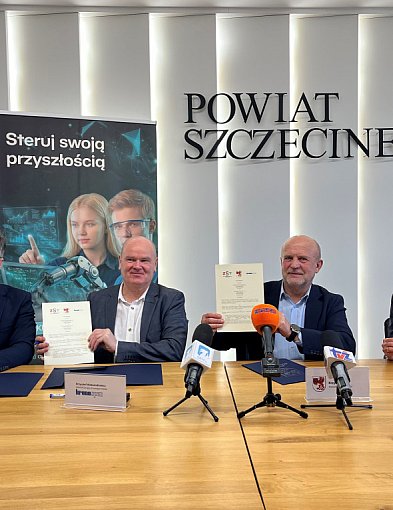 Technik automatyk w ZST. Kronospan obejmuje patronat