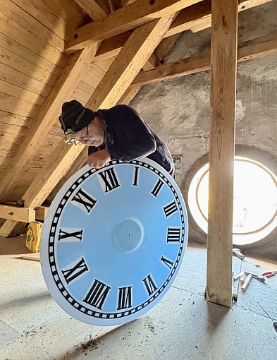 Zegar wrócił na dworzec po 50 latach. Symboliczny finał remontu budynku