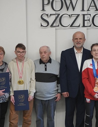 Młodzi sportowcy z SOSW nagrodzeni przez Zarząd Powiatu Szczecineckiego