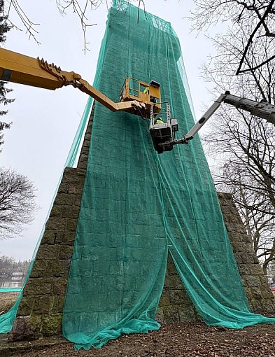Zabytek się rozpada. Ruszyły prace przy wieży Bismarcka