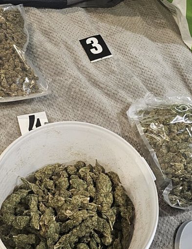 Nalot w Szczecinku. Policja przejęła 7 kg narkotyków i zatrzymała 22-latka