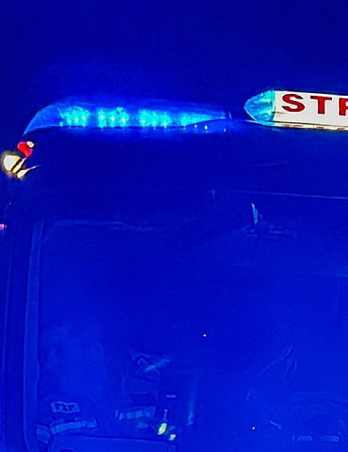 Nocna akcja nad jeziorem. Mężczyzna zniknął pod wodą.