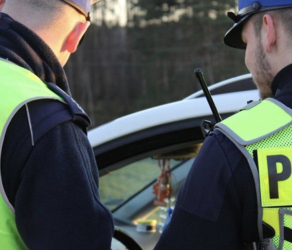 Recydywista za kierownicą busa. Policjanci nie mieli litości-49330