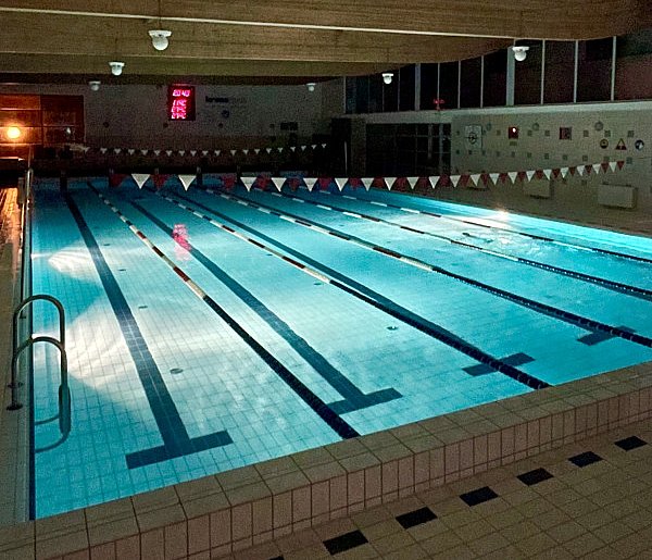 Relaks, muzyka i jacuzzi nocą. Pierwsze takie wydarzenie na basenie-49962