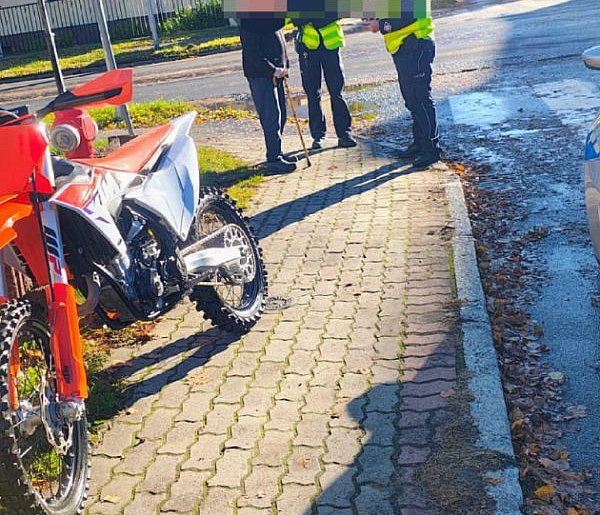 Wypadek na Słowiańskiej. Cross zderzył się z oplem-50052
