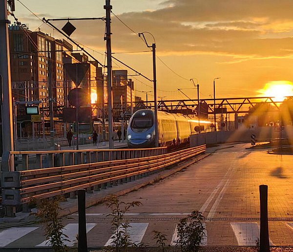 W nocy zmiana czasu na zimowy; część pociągów zatrzyma się na godzinę-50206