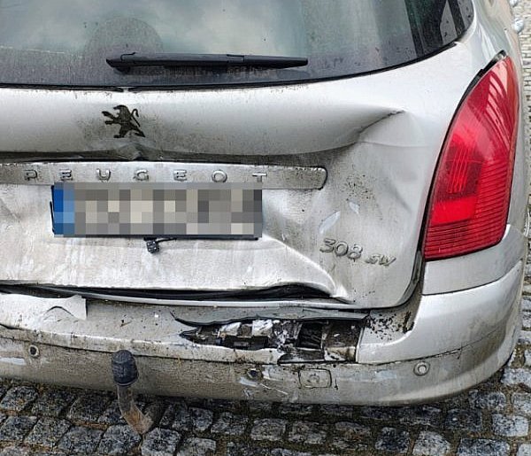 Bemką w Peugeota na DK20. Popołudniowa kolizja w Drzonowie-50753