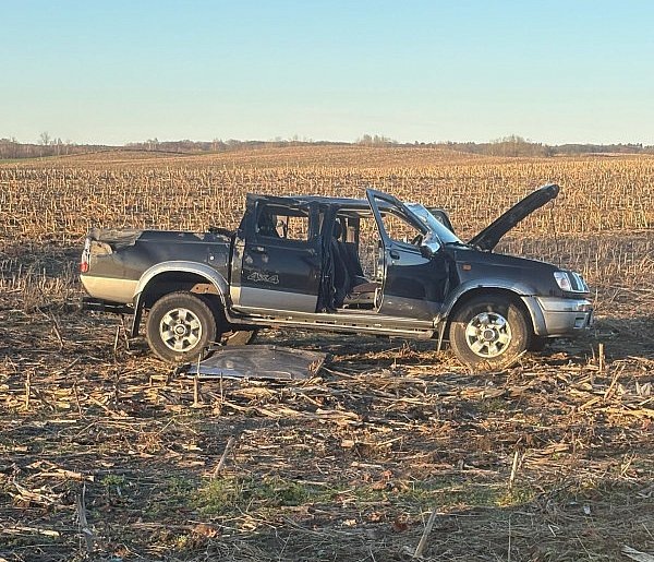 Dachowanie pickupa pod Łubowem-50819