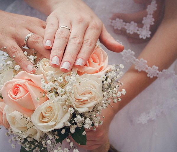 40 tys. zł za ślub i dziecko. PiS chce zachęcać do małżeństw i rodzicielstwa-50899