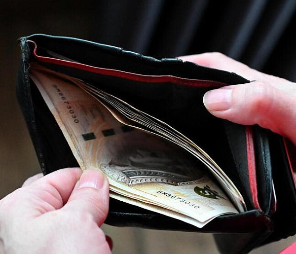 Ponad połowa Polaków planuje wydać na święta podobną kwotę co rok temu-50905