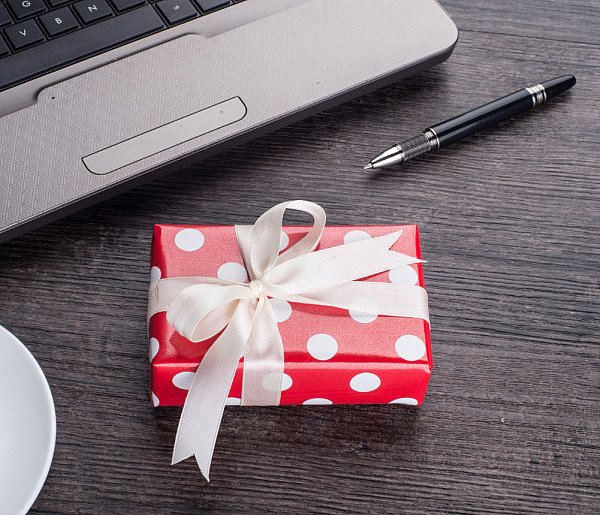 Świąteczna paczka może stać się problemem. Skarbówka patrzy z ukrycia-50967