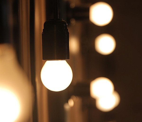 Rachunki za prąd pójdą w dół. Rząd usuwa opłatę doliczaną od lat-50995