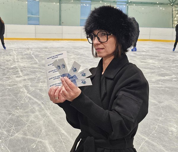 Mikołajkowa akcja na lodowisku. Darmowy wstęp i świąteczna zabawa.-51108