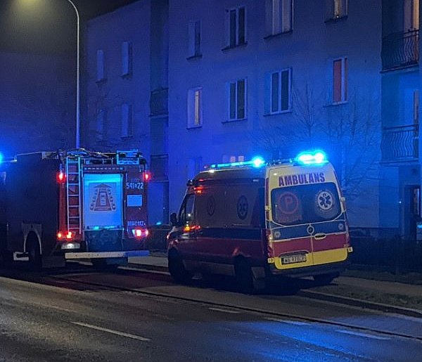 Straż, policja i pogotowie pod blokiem. Co się stało na Szczecińskiej?-51141