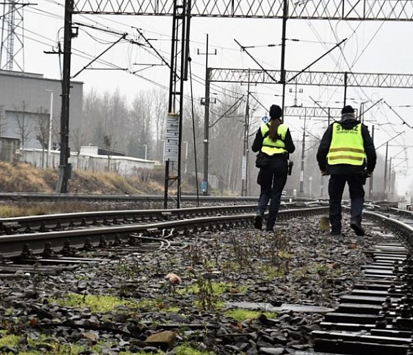 Wzmożone patrole policji przy torach w Szczecinku. O co chodzi?-51261