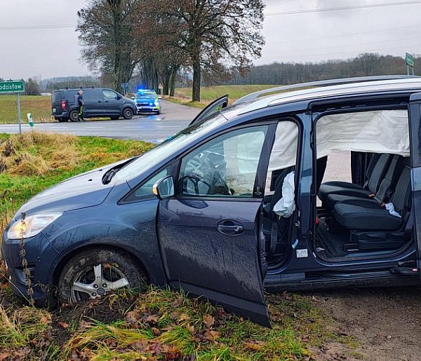 Zderzenie dwóch samochodów na DW171.-51282