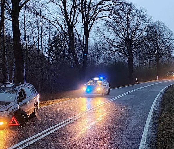 O włos od tragedii! Wyprzedzał ciężarówkę na podwójnej ciągłej-51309