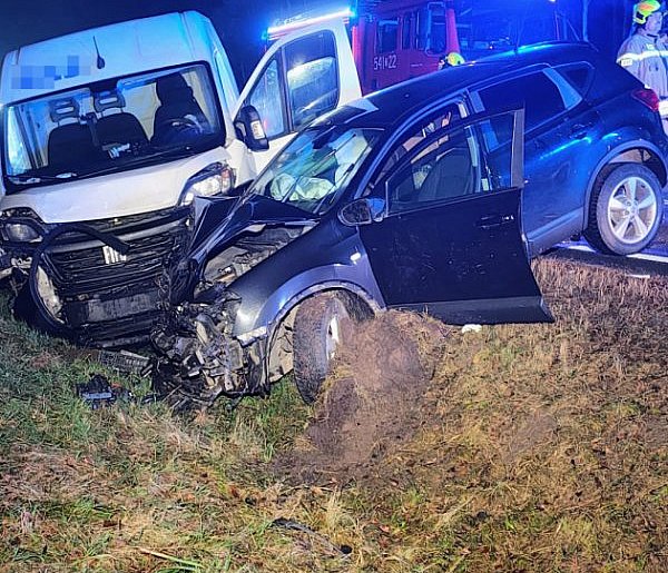Groźny wypadek pod Szczecinkiem. Czołowe zderzenie busa z osobówką-51555