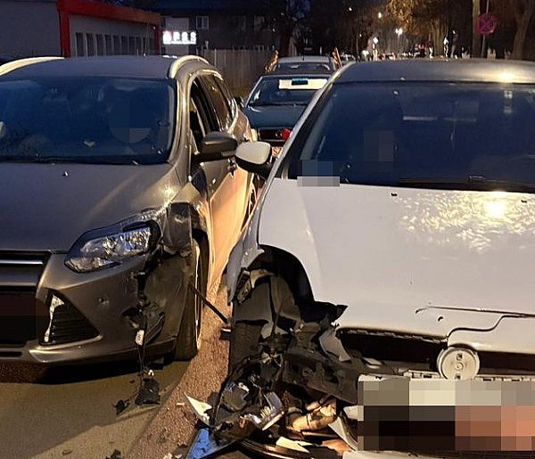 Stłuczka na ul. Klasztornej w Szczecinku. Fiat wymusił pierwszeństwo-51649