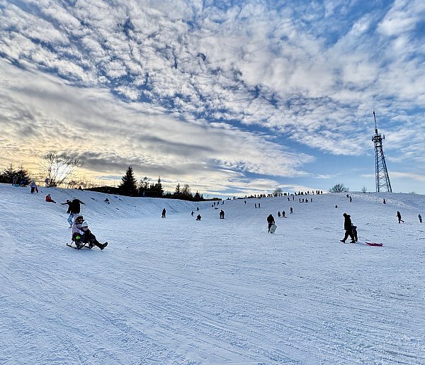 Zima w końcu dotarła! Rodzinne szaleństwo na rynkowej [ZDJĘCIA, WIDEO]-51844