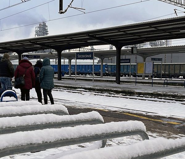 Wypadek na torach. Pociągi stanęły na godziny.-51847
