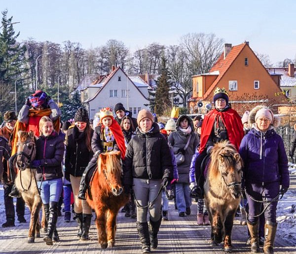 Orszak Trzech Króli przeszedł ulicami Szczecinka-51877