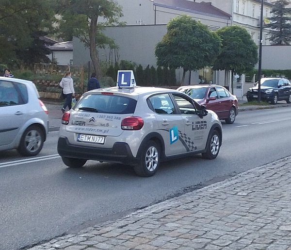 17-latkowie dostaną „prawko”. Nowe przepisy stawiają twarde warunki-51886