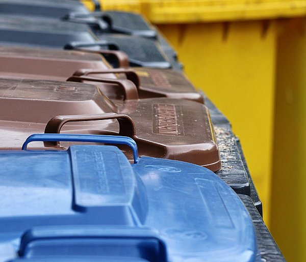 Fioletowe worki na odpady. Oto, co powinno tam trafiać-52003