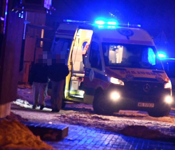 Impreza wymknęła się spod kontroli? Trzy młode osoby trafiły do szpitala-52024