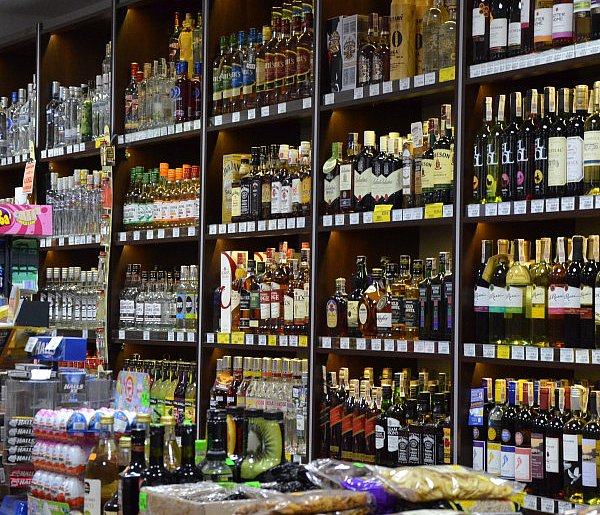 To codzienność wielu Polaków. Nowe dane o alkoholu niepokoją-52087