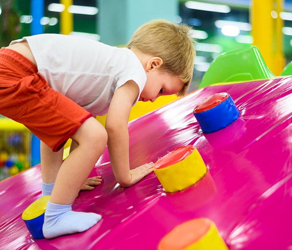 Zostawiasz dziecko w sali zabaw? Urząd wykrył poważne uchybienia-52148