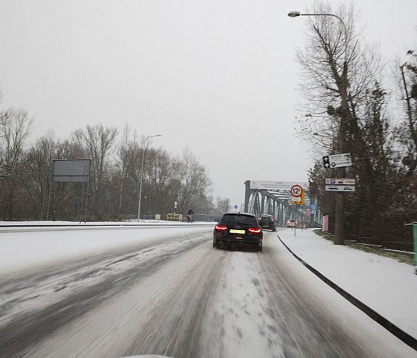 Poważne zagrożenie na drogach. Kierowcy często o tym zapominają-52157