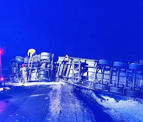 DK11 zablokowana! Przewrócona ciężarówka, ruch wstrzymany, objazdy.