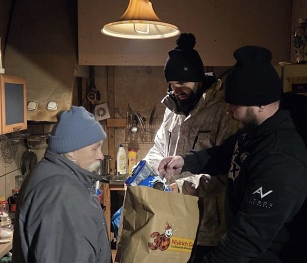 4°C w mieszkaniu seniora. Policjanci z Bornego Sulinowa ruszyli z pomocą.