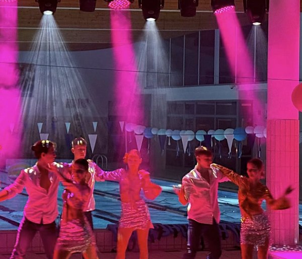 To będzie ostatnia taka noc na basenie przed latem