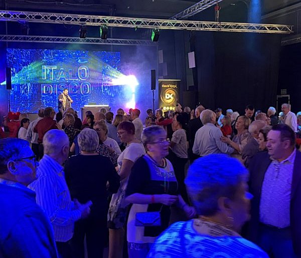 Seniorzy ponownie na parkiecie. Integracyjny dancing