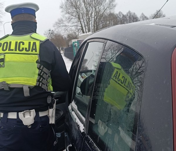 Kolejna akcja służb: 3 osoby zatrzymane, 21 wykroczeń i mandaty