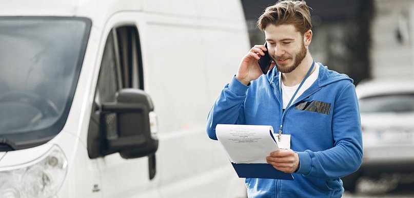 Busy, furgony, kontenery – czym różnią się auta dostawcze i które wybrać do swoich