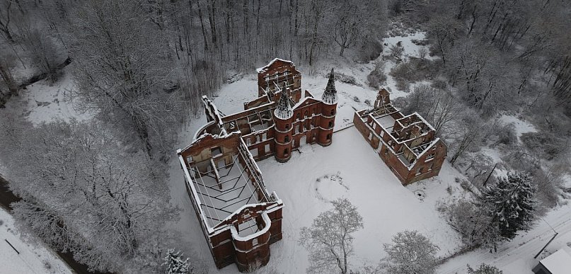 Ruiny pałacu w Juchowie zabezpieczone. Zobacz, co udało się uratować