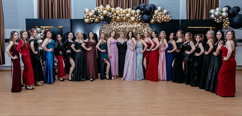 Bal, emocje i odliczanie do matury. Studniówka ZS nr 7