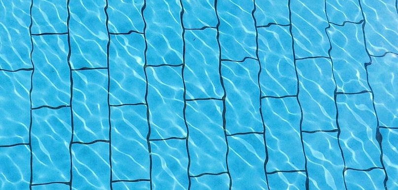 Dezynfekcja tlenowa – jak skutecznie i bezpiecznie utrzymać czystą wodę w basenie?