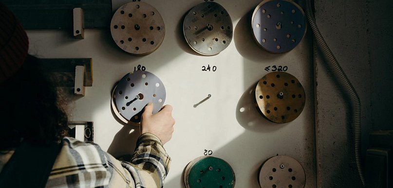 Papier ścierny wodny - wszechstronne narzędzie do precyzyjnej obróbki powierzchni