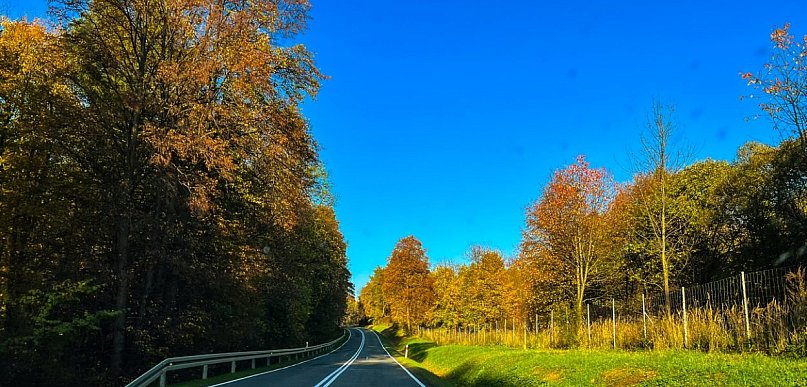 Samochodem przez Pojezierze Drawskie. Co warto zobaczyć wokół Szczecinka w jeden w