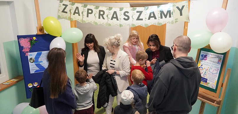 Wybuch wulkanu i teatrzyk po angielsku. Za nami dzień otwarty w szkole STO