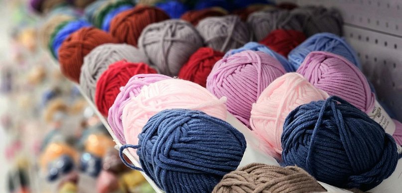 Jak wybrać włóczkę idealną do pierwszych projektów