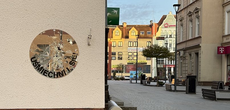 Lustra miały cieszyć. Dziś zaczynają szpecić miasto