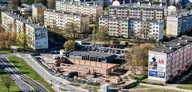 Nowy market powstaje w błyskawicznym tempie [ZDJĘCIA]